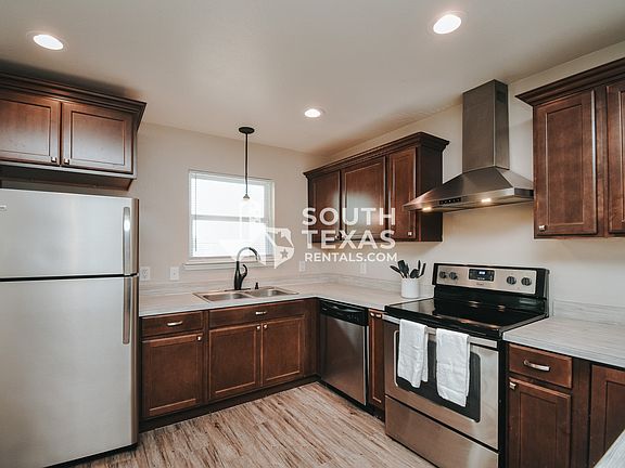 4th image of 807 Simpson Rd APT D