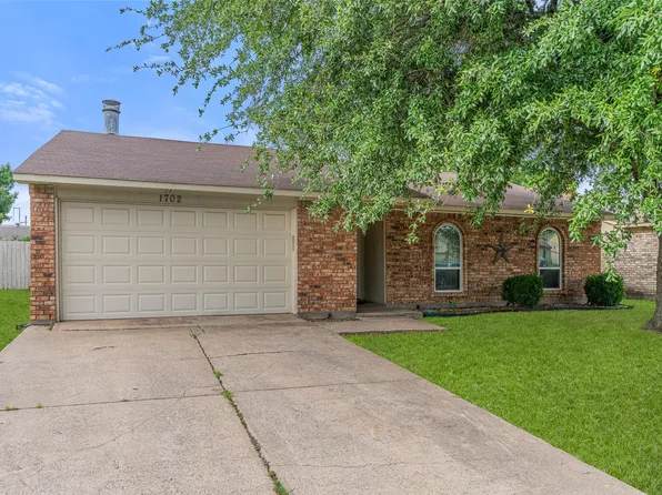 1702 Santa Fe Trl, Grand Prairie, TX 75052