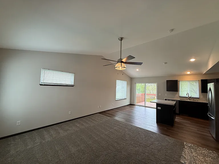 924 Waters Edge Ct — Photo 7