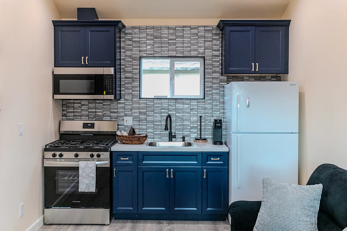 Full Kitchen with Gas Stove, garbage disposal, and full range microwave. - 1009 Arlington Ave