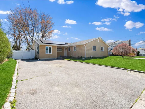 85 Hudson Avenue, Brentwood, NY 11717