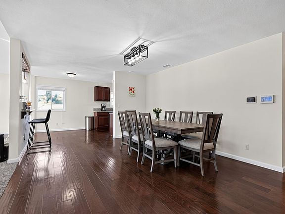 3rd image of 832 Alvin St