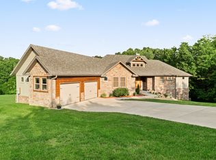 978 Southwind Dr, Nixa, MO 65714