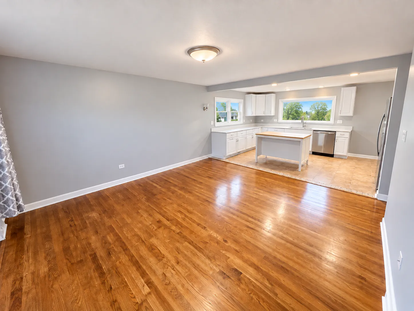 120 E Oltendorf Rd — Photo 2
