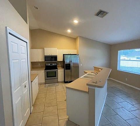 4th image of 1817 N Salford Blvd