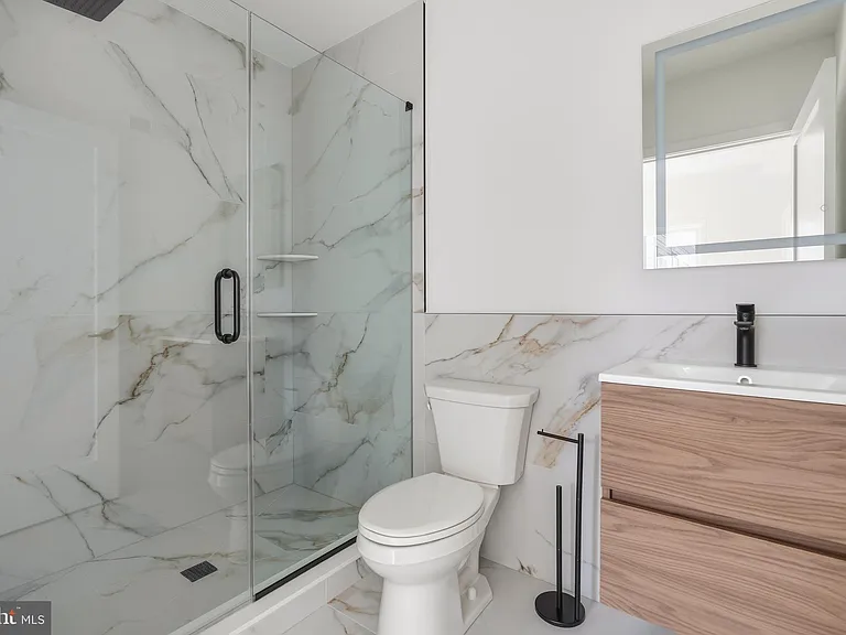 209 New St #6C — Photo 17