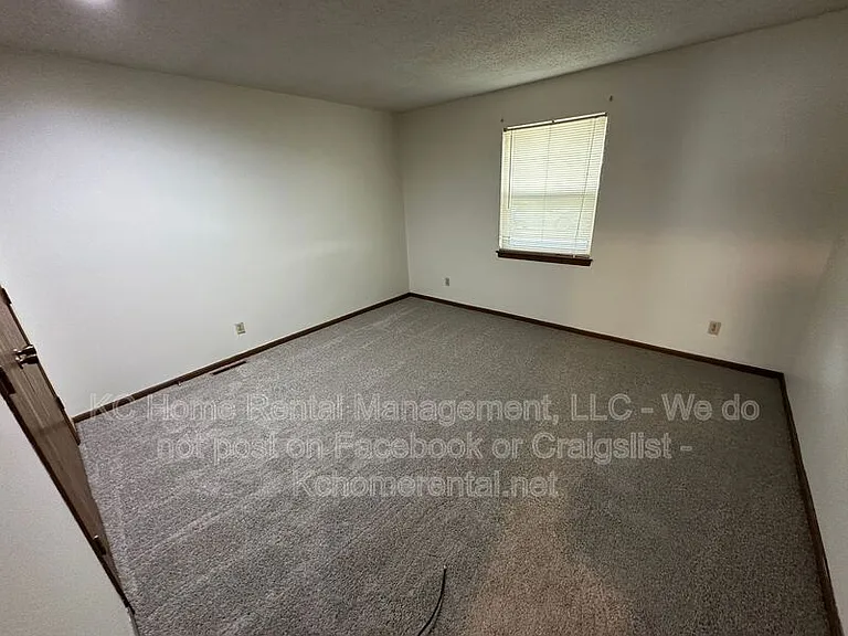 735 NE Barnes Dr #B — Photo 21