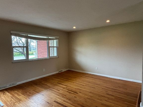3rd image of 719 Cumberland Ave