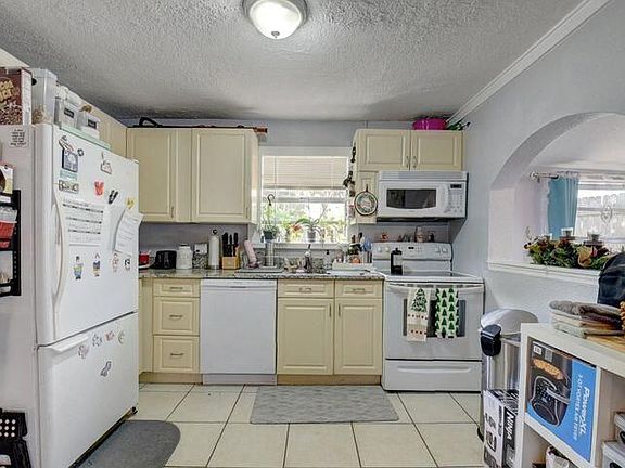 3rd image of 1850 Holman Dr #A