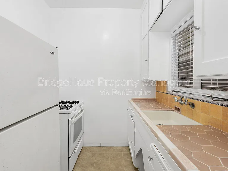 2664 6th Ave — Photo 16
