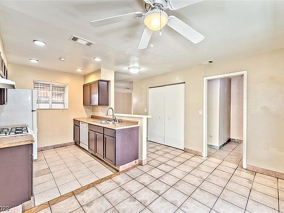 4th image of 213 N Lamb Blvd Unit H
