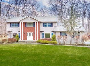 19 Col Conklin Dr, Stony Pt, NY 10980