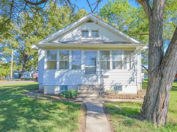 825 W Green St, Mascoutah, IL 62258