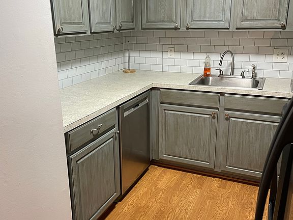 3rd image of 8 Lancelot Ct APT 24