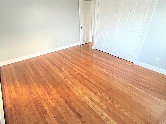 4th image of 580 Bridge St #11