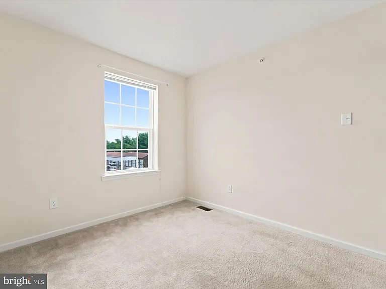 145 Mercer Ct — Photo 23
