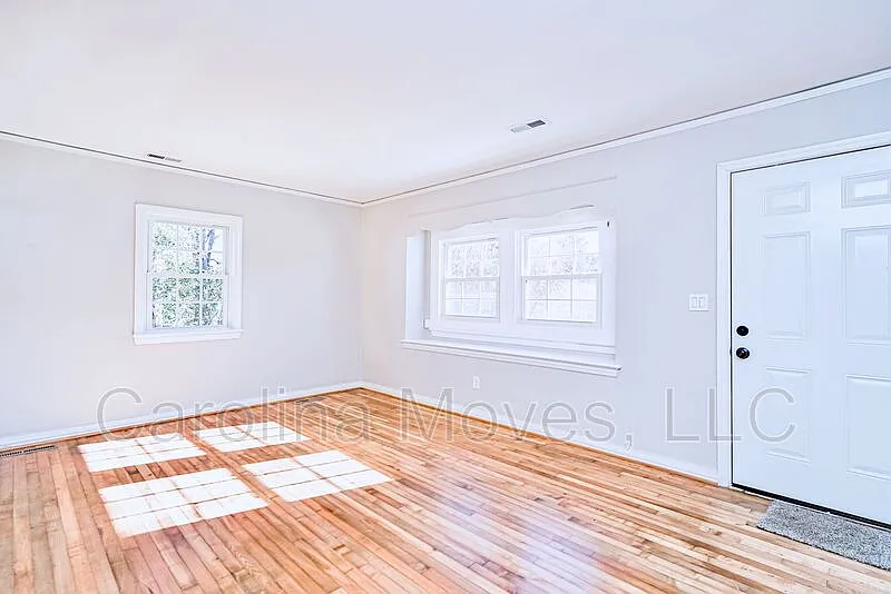 2 bed, 1.0 bath, 800 sqft, $1,495 — Photo 2