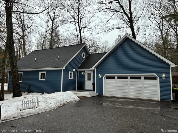 217 Arbutus Ln, Roscommon, MI 48653