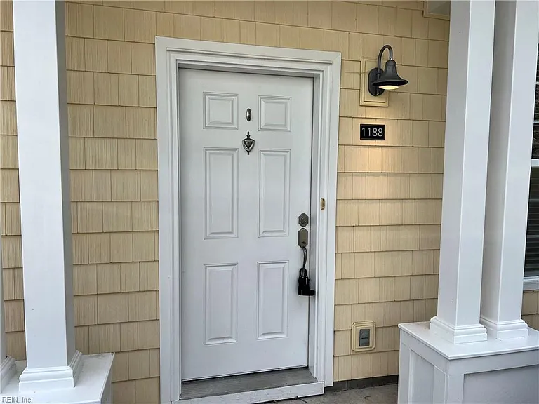 1188 Grace Hill Dr — Photo 2