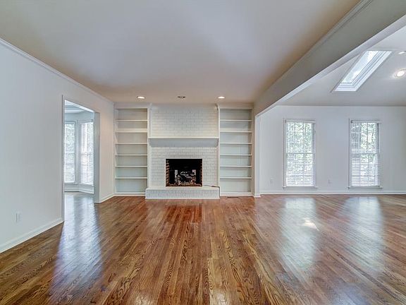 3rd image of 240 Hollyberry Dr