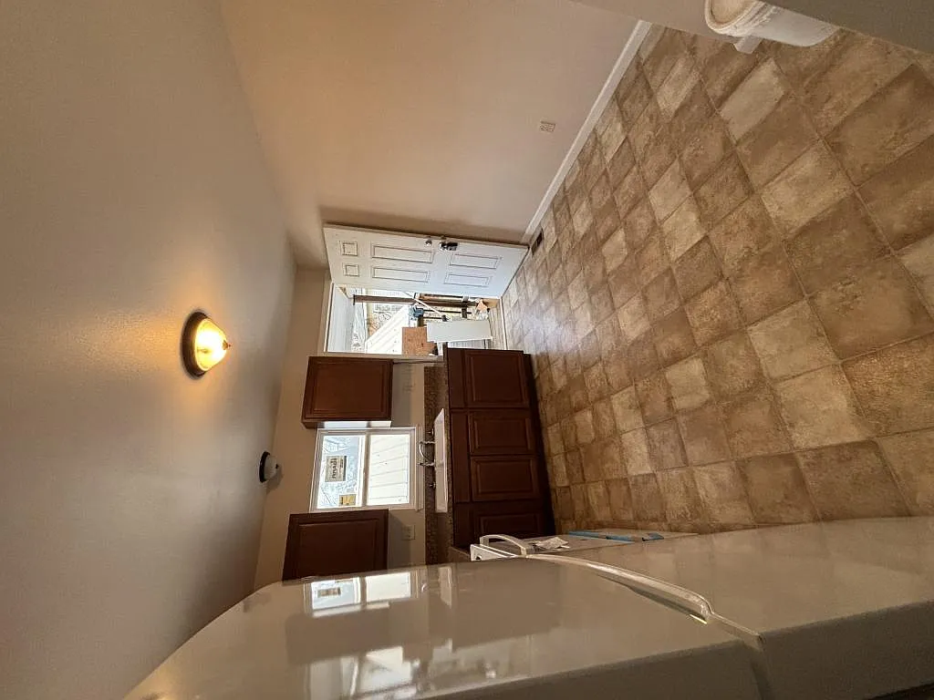 1503 S Moffet Ave — Photo 2