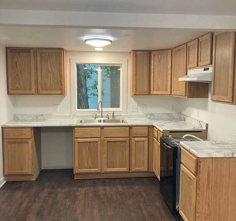 1st image of 407 Sawyer Rd