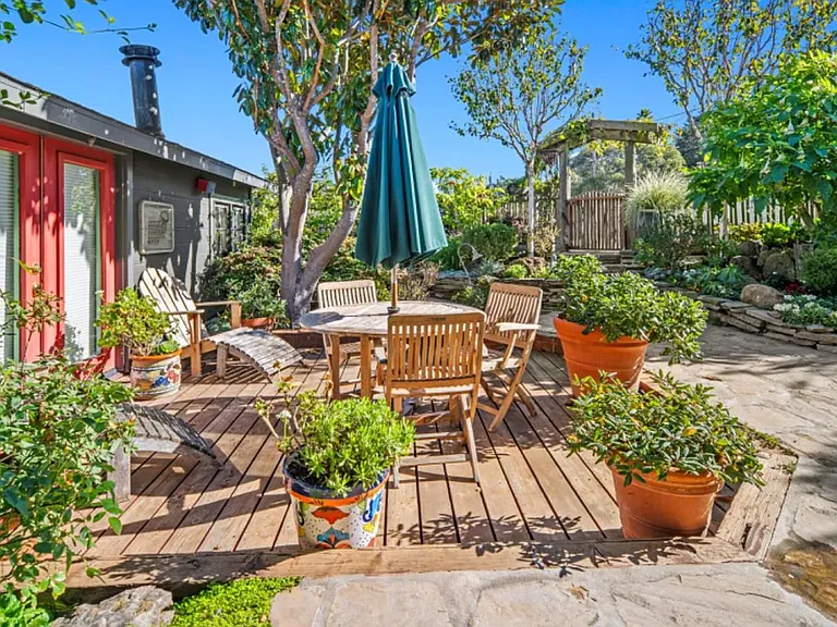 1497 Highland Pl — Photo 3