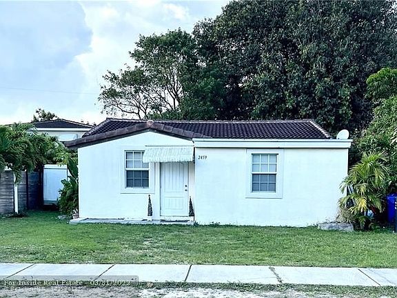 2nd image of 2459 Dewey St