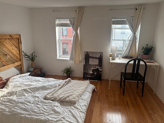 4th image of 916 S Decker Ave