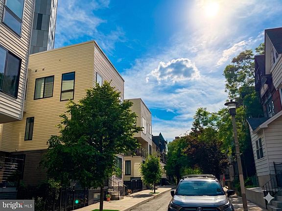2nd image of 3200 Summer St #7