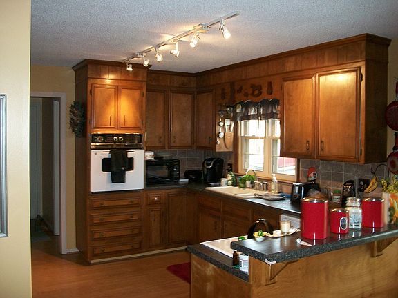 5th image of 303 Maplewood Dr