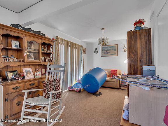 5th image of 31 Woodlake Drive