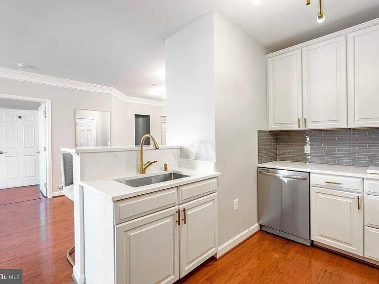 2101 N Monroe St #204 — Photo 3