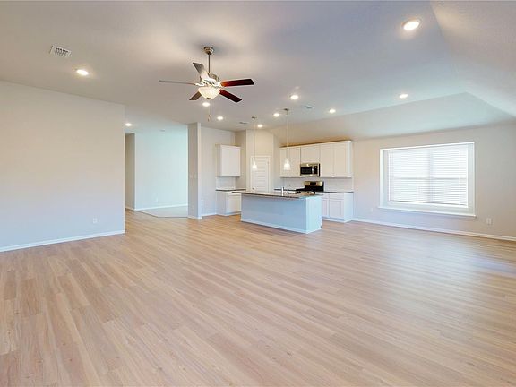 5th image of 2404 Chapel Oaks Dr