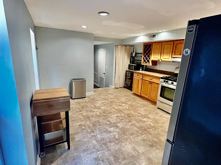 109 S Washington St — Photo 12