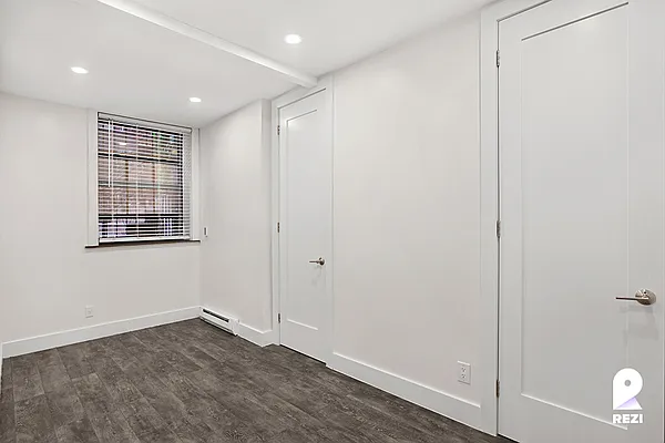 Rented by REZI | media 13