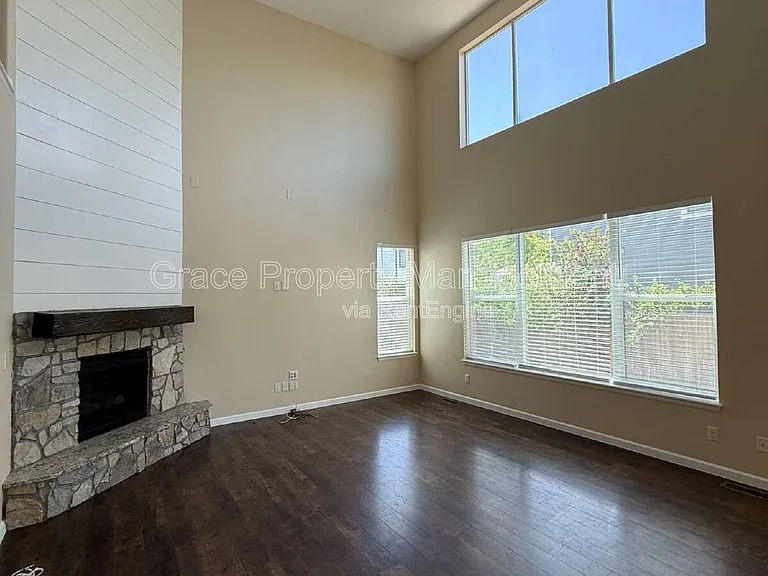 1964 E 167th Ln — Photo 3