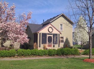 417 W 5th St, Cedar Falls, IA 50613