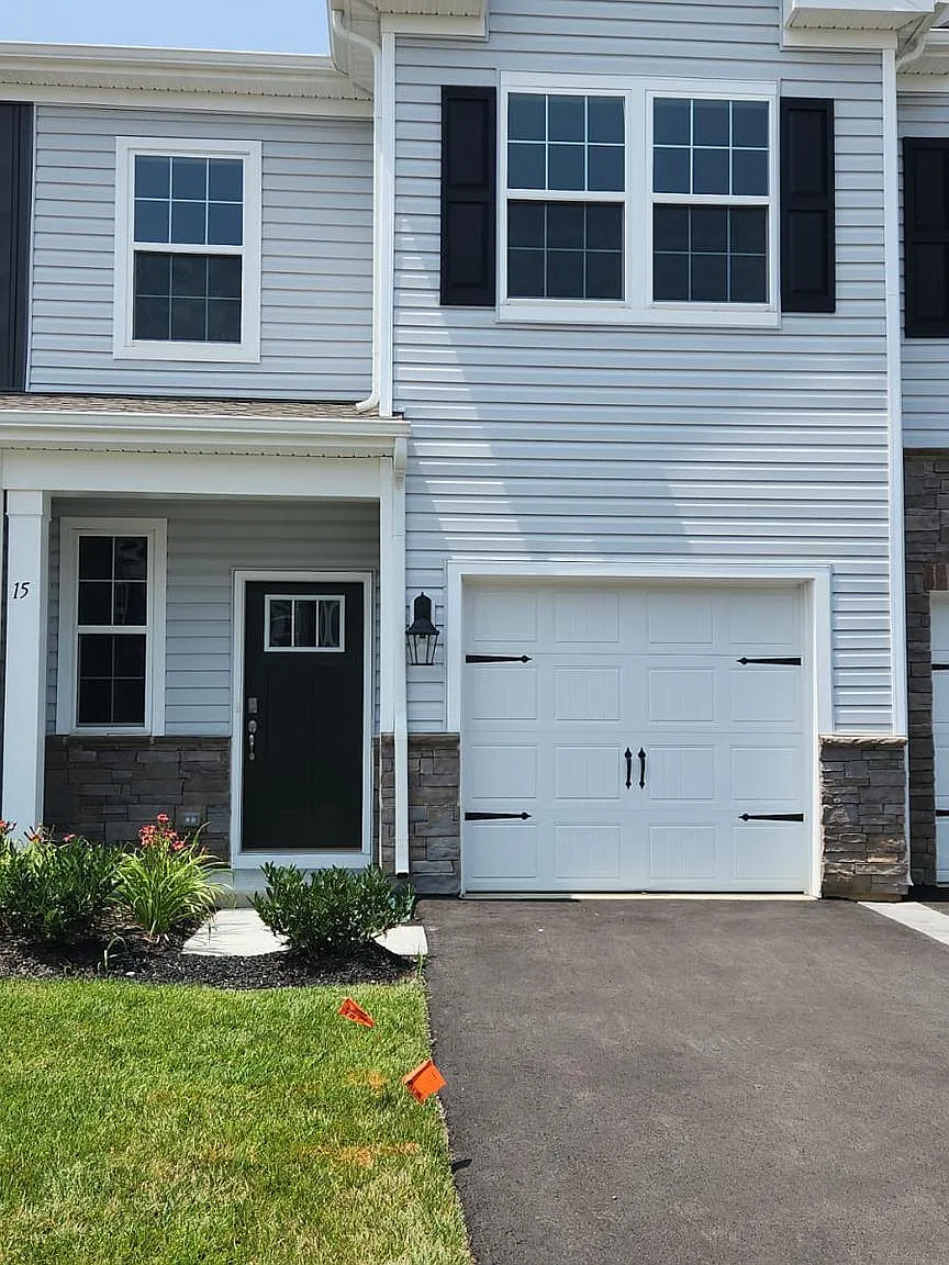 3 bed, 2.5 bath, 1500 sqft, $3,000 — Photo 1