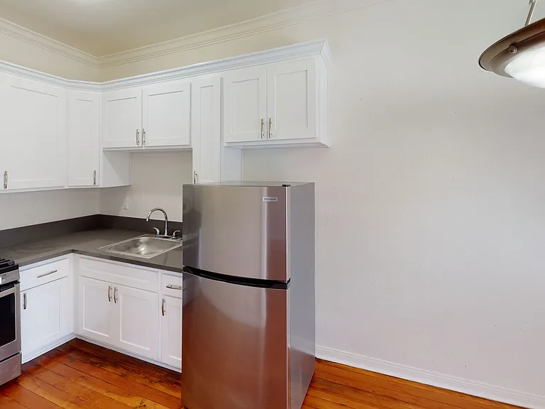 The President Apts...Completely Renovated Apartments...Pet Friendly..Great Location! CALL NOW! — Photo 22