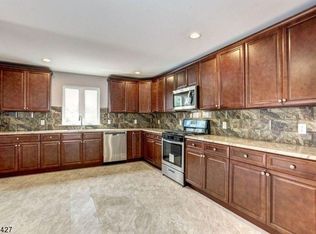 214 N 12th St #1, Kenilworth, NJ 07033