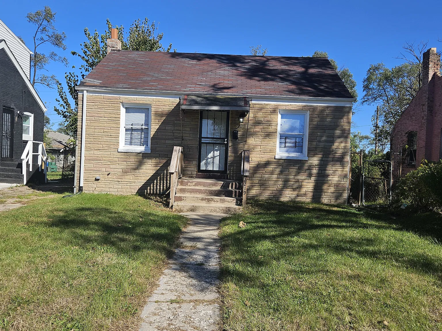 3 bed, 800 sqft, $1,275 — Photo 1