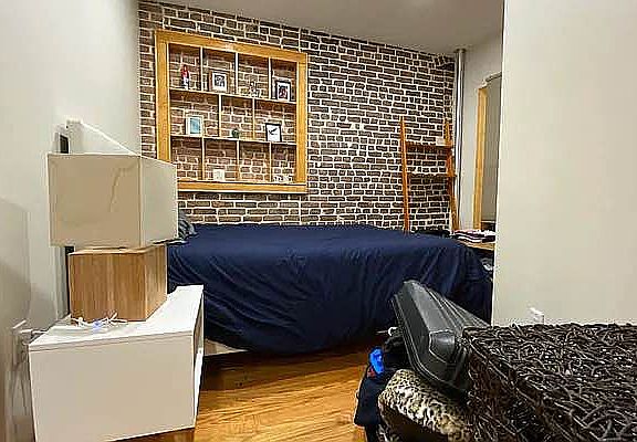5th image of 83 Bayard St #1