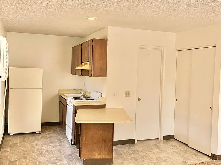Walnut Creek Apartments — Photo 2