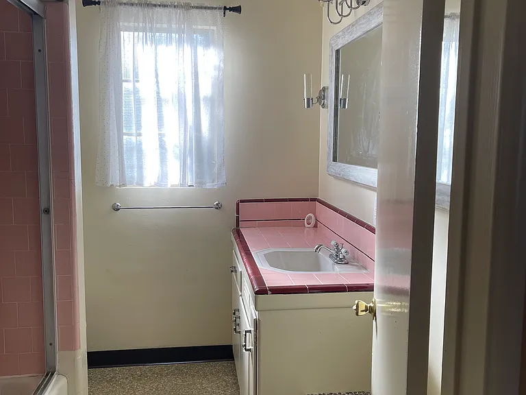 1431 N Allen Ave — Photo 22