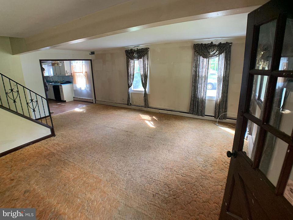 2nd image of 77 Holly Rd