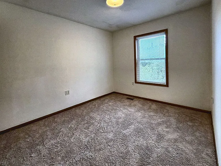 523 W Mulberry St — Photo 11