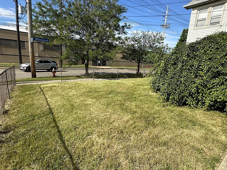 11021 Western Ave — Photo 22
