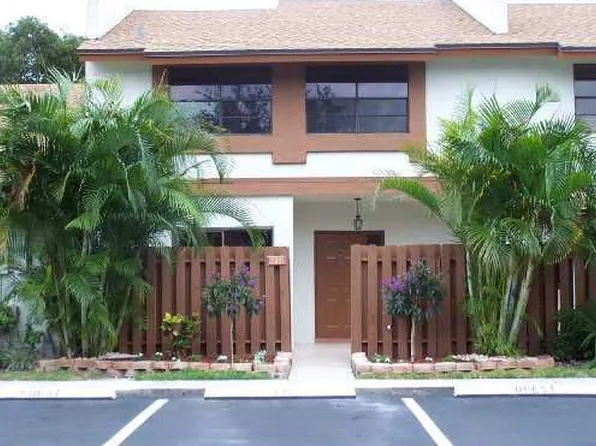 121 SW 97th Ave, Pembroke Pines, FL 33025