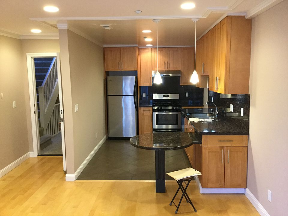 Kitchen & Entrance